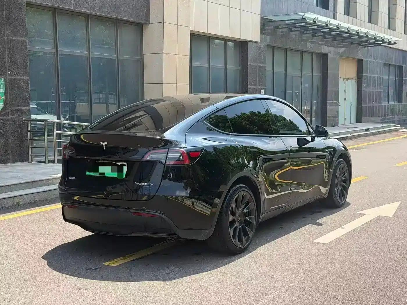 Model Y 2023 Rear-Wheel Drive — миниатюра 4