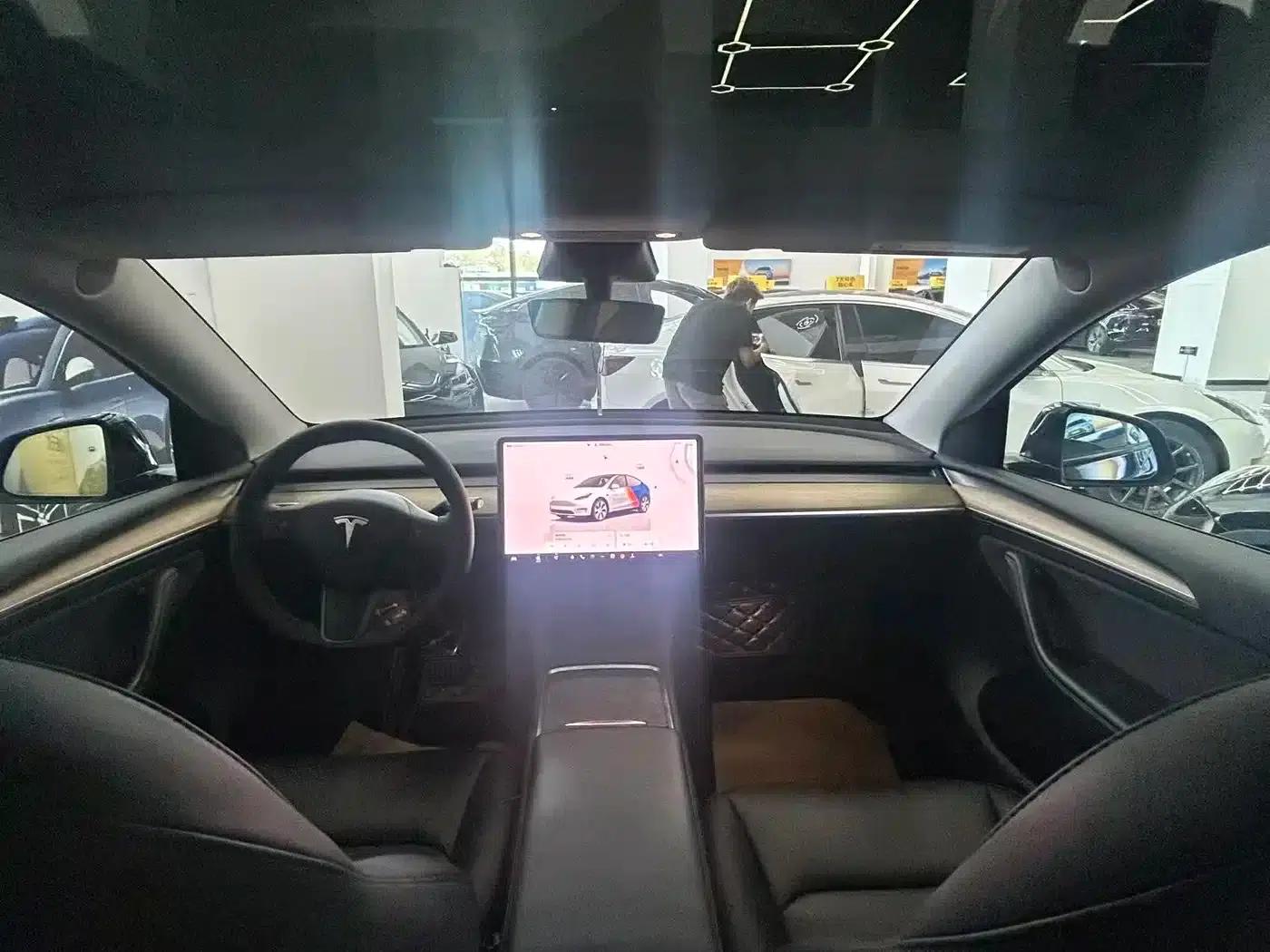 Model Y 2022 Rear-Wheel Drive — миниатюра 15