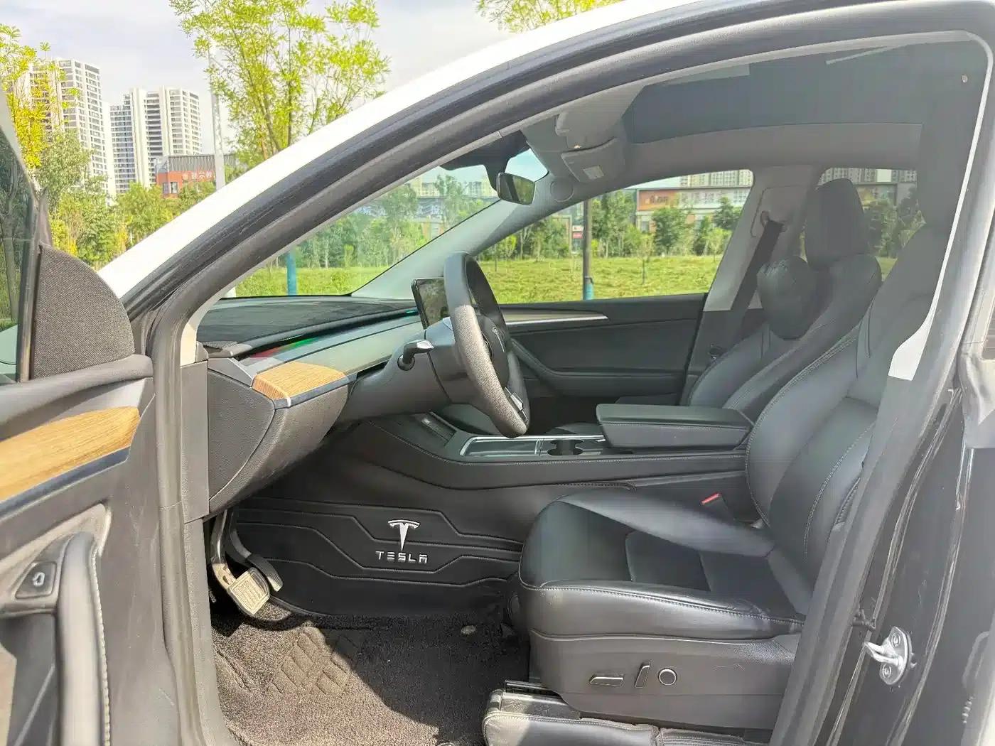 Model Y 2023 Rear-Wheel Drive — миниатюра 4