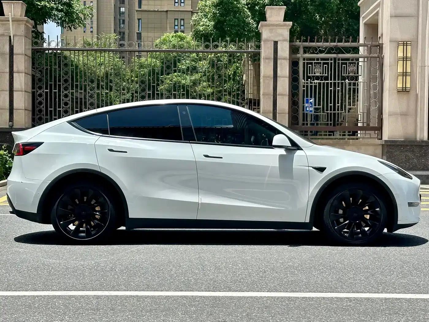 Model Y 2022 Long Range All-Wheel Drive — миниатюра 3