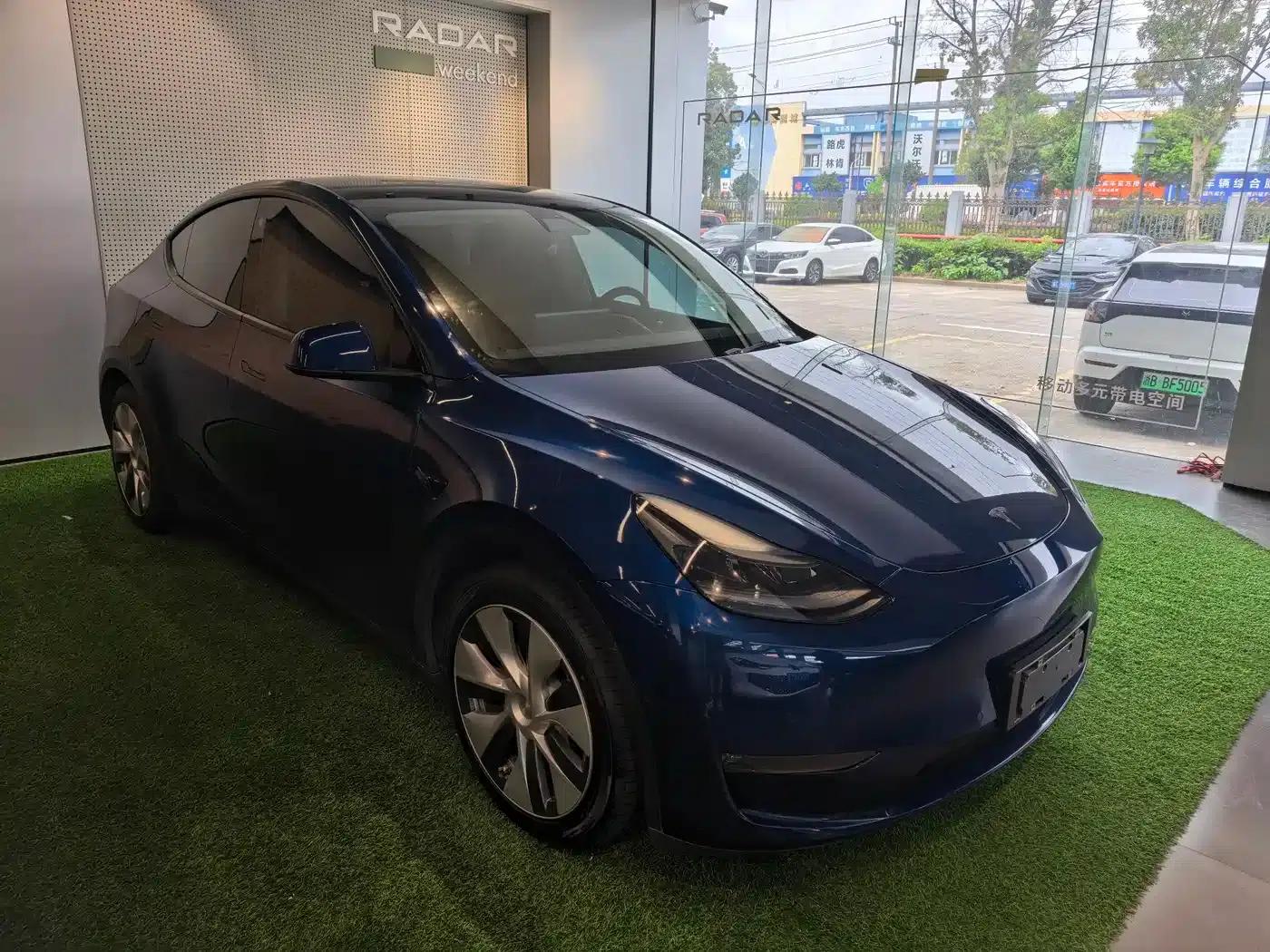 Model Y 2021 Long Range All-Wheel Drive — миниатюра 3