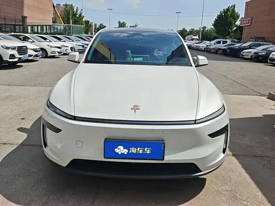Model Y 2025 Rear-Wheel Drive First Edition — миниатюра 2