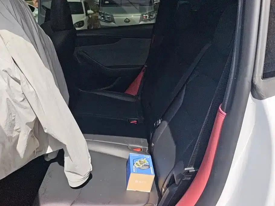 Model Y 2025 Rear-Wheel Drive First Edition — миниатюра 11