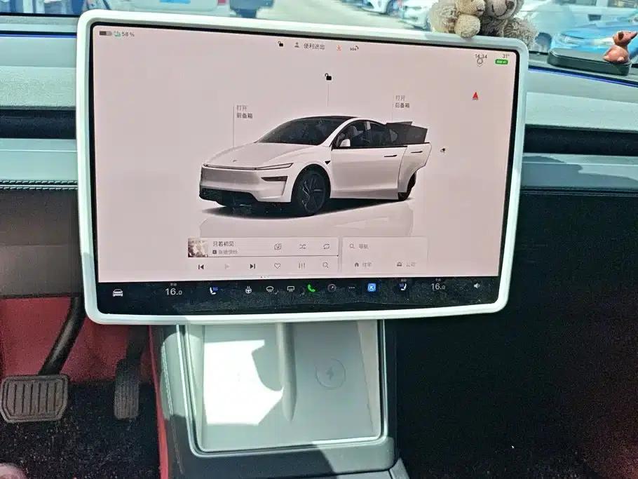 Model Y 2025 Rear-Wheel Drive First Edition — миниатюра 13