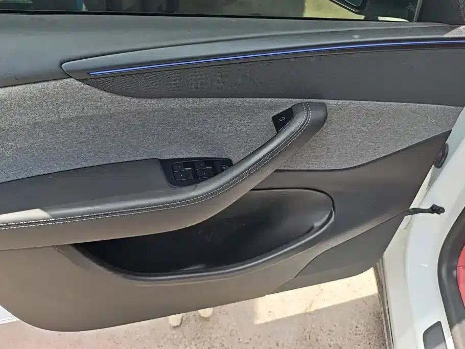 Model Y 2025 Rear-Wheel Drive First Edition — миниатюра 7