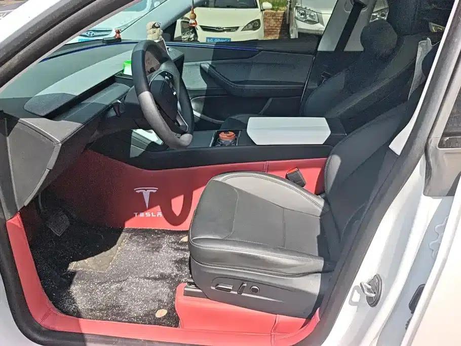 Model Y 2025 Rear-Wheel Drive First Edition — миниатюра 9