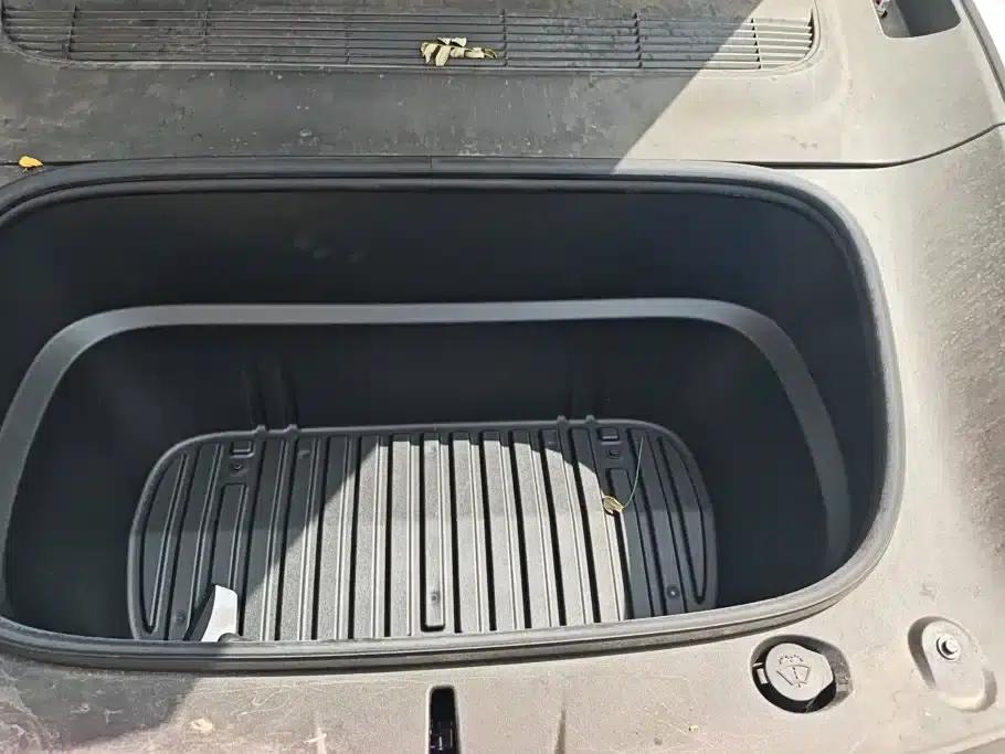 Model Y 2025 Rear-Wheel Drive First Edition — миниатюра 10