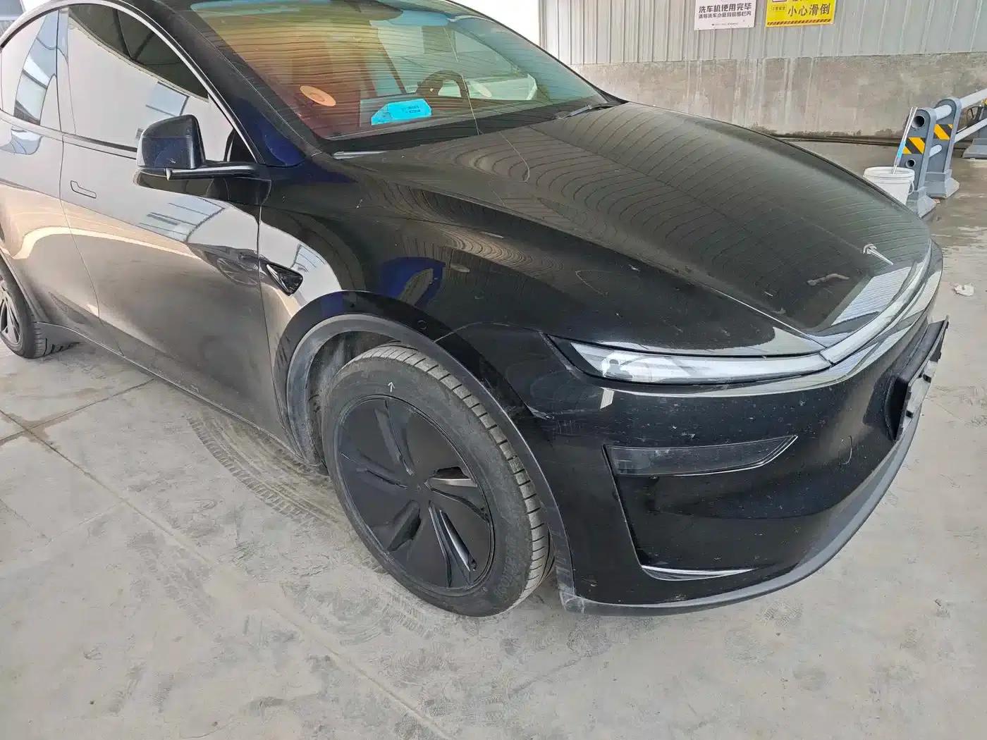 Model Y 2025 Long Range All-Wheel Drive First Edition — миниатюра 3