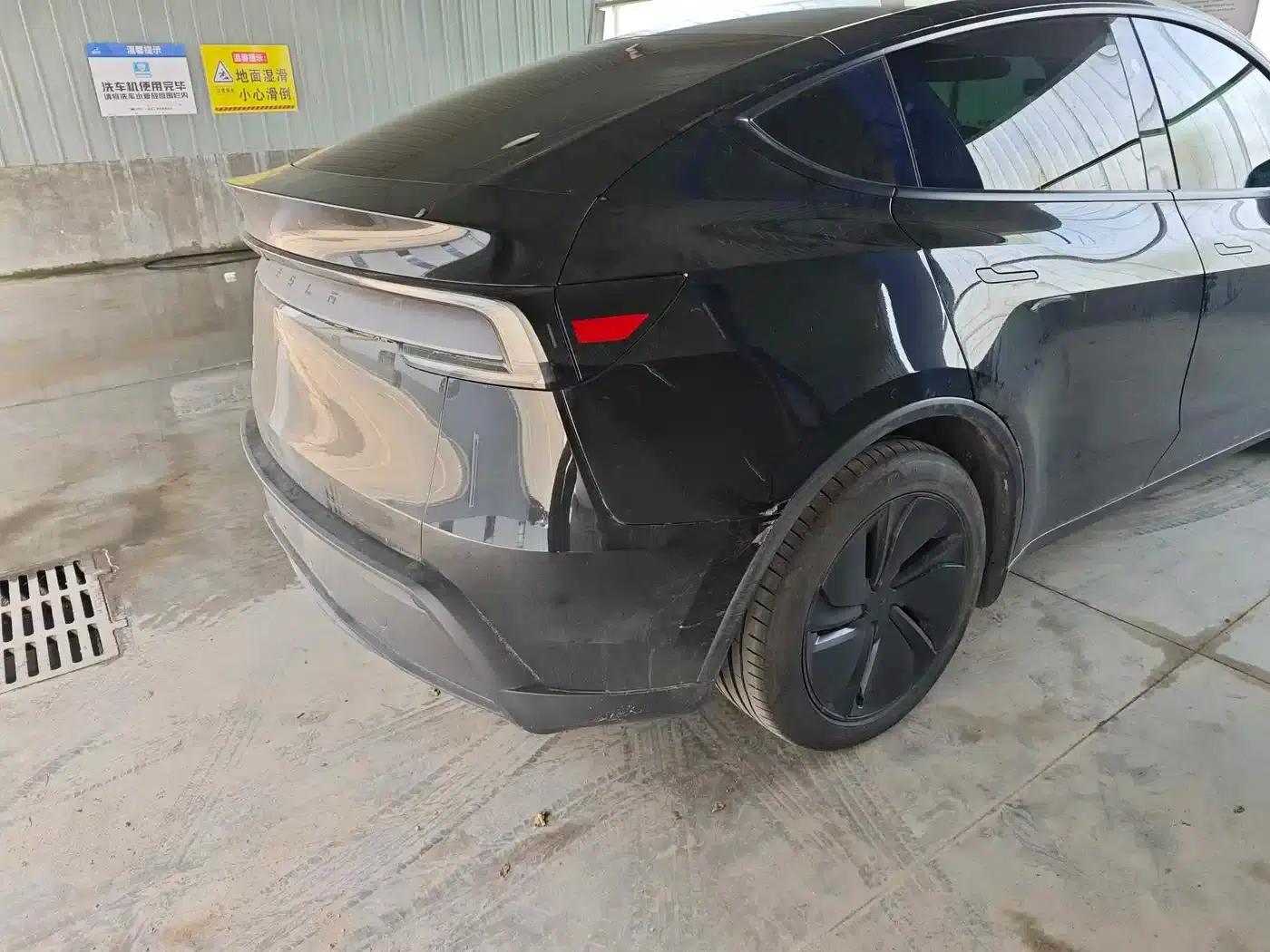 Model Y 2025 Long Range All-Wheel Drive First Edition — миниатюра 4