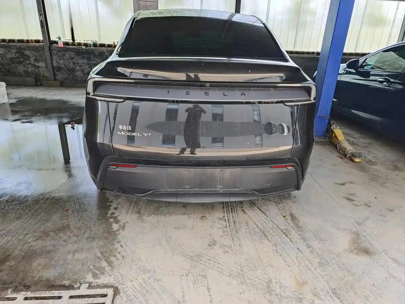 Model Y 2025 Long Range All-Wheel Drive First Edition — миниатюра 5