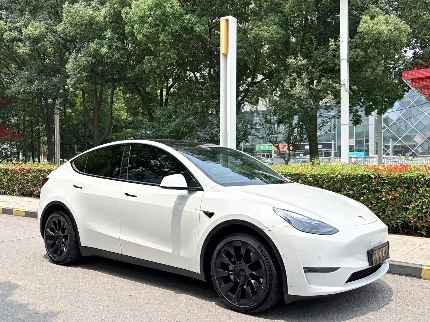 Model Y 2022 Facelift Long Range All-Wheel Drive Version — миниатюра 3