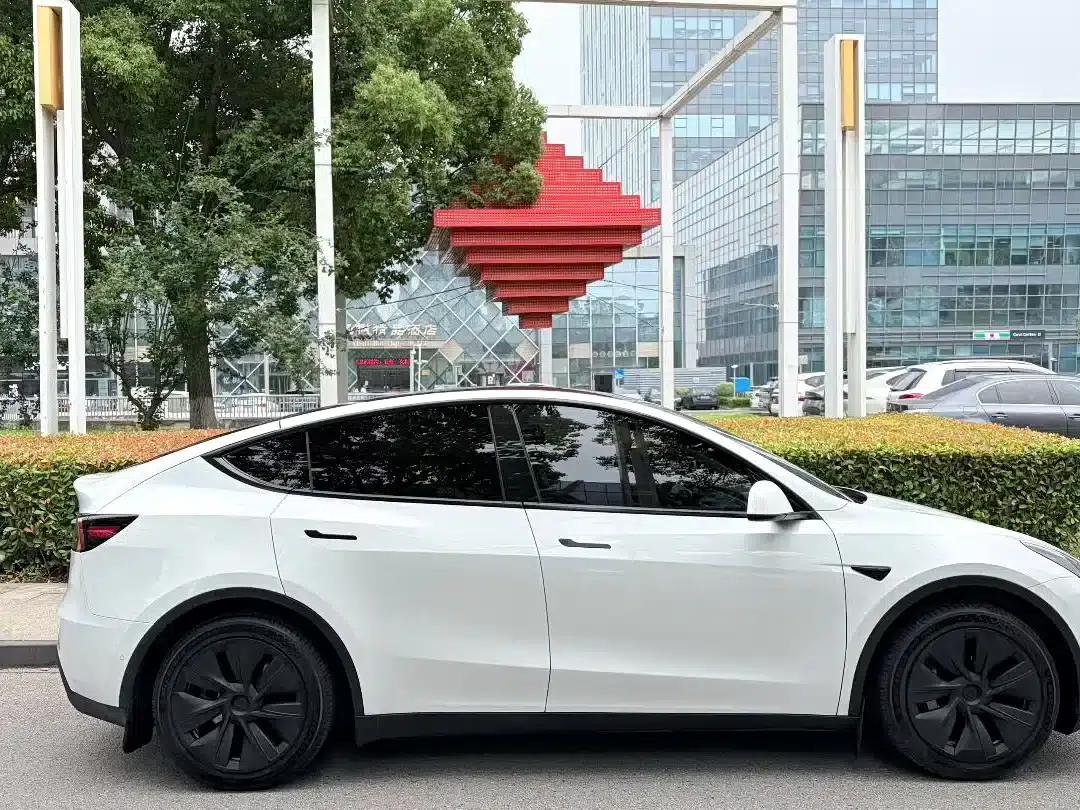 Model Y 2022 Facelift Long Range All-Wheel Drive Version — миниатюра 4