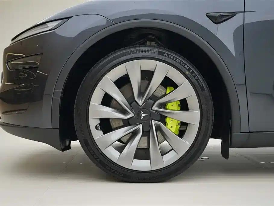 Model Y 2025 Long Range All-Wheel Drive — миниатюра 15