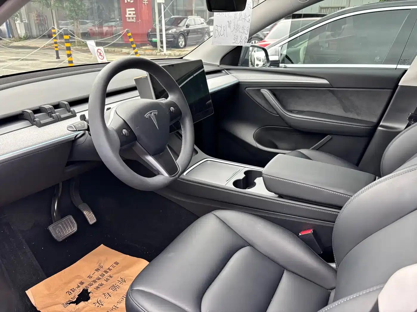 Model Y 2024 Rear-Wheel Drive — миниатюра 2