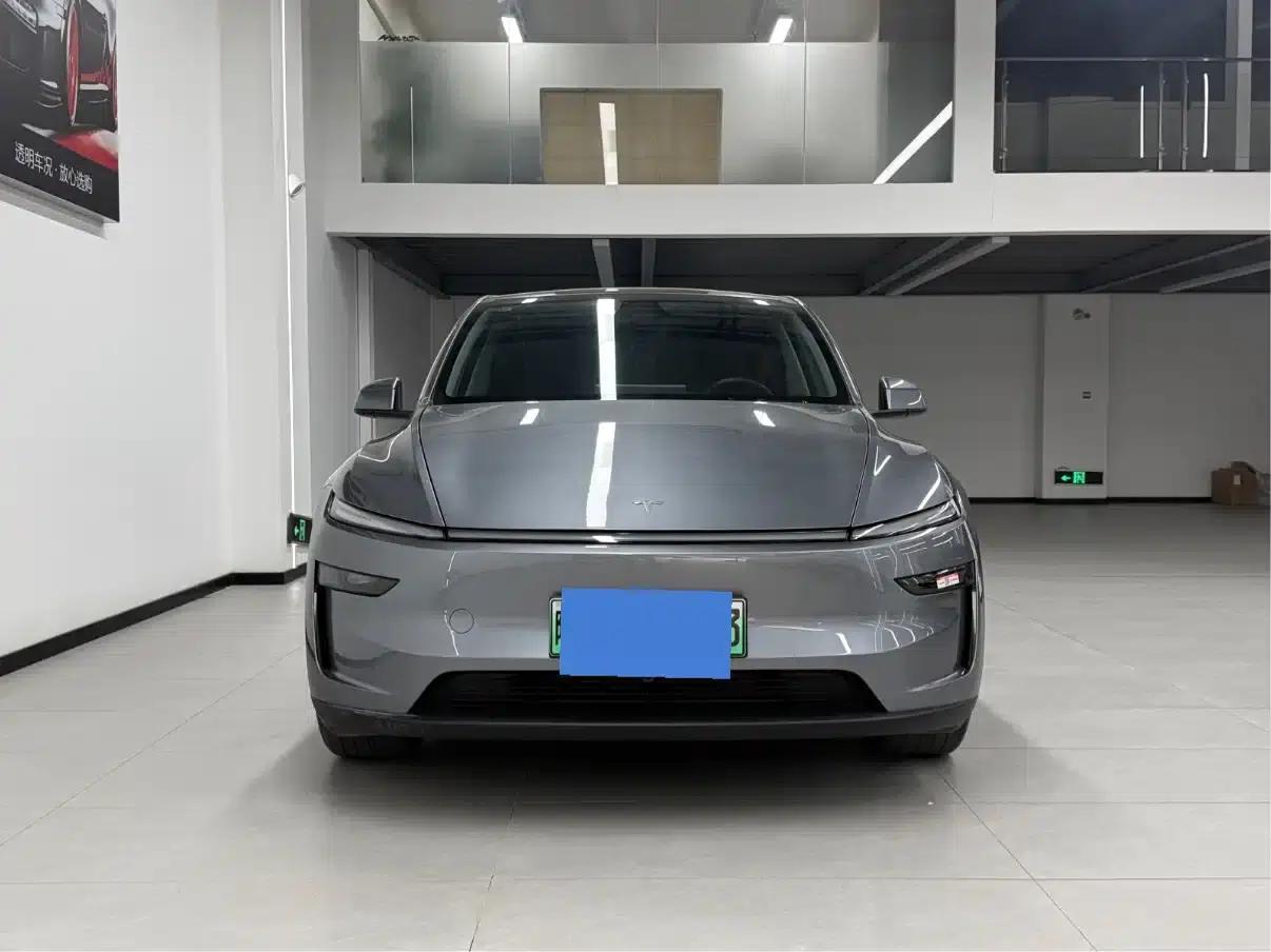 Model Y 2025 Rear-Wheel Drive — миниатюра 2