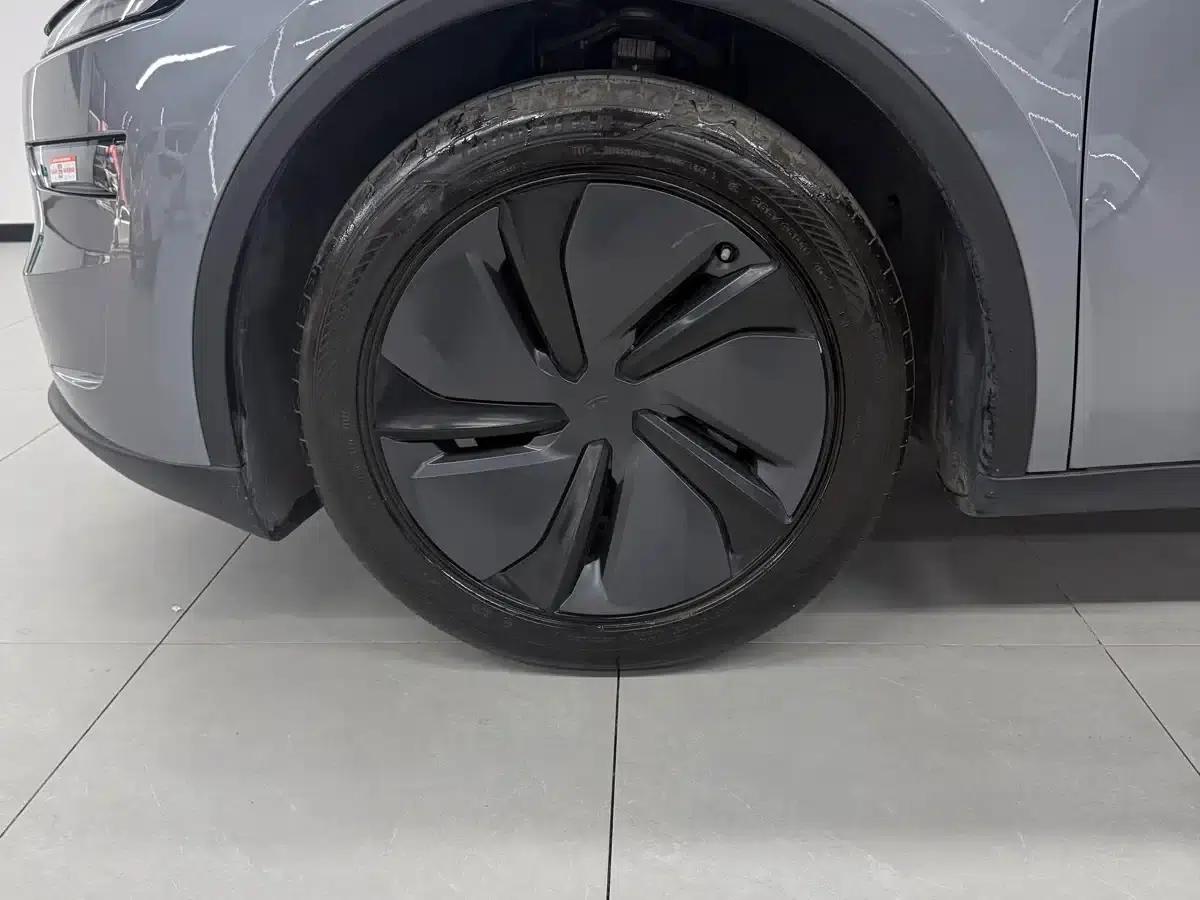 Model Y 2025 Rear-Wheel Drive — миниатюра 4