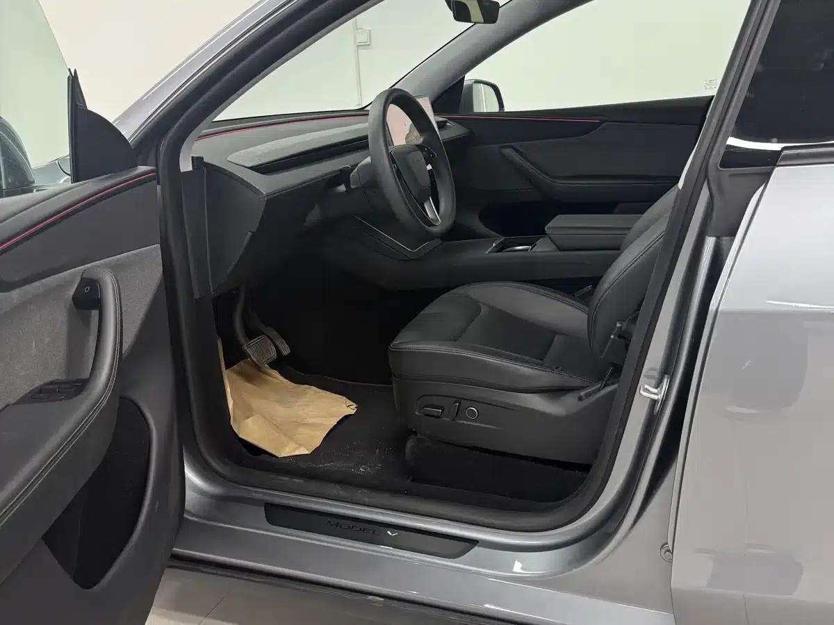 Model Y 2025 Rear-Wheel Drive — миниатюра 5
