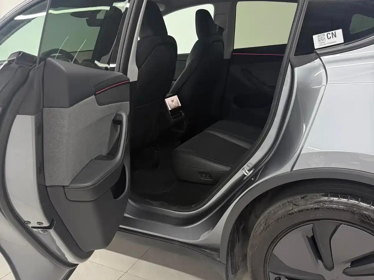 Model Y 2025 Rear-Wheel Drive — миниатюра 6