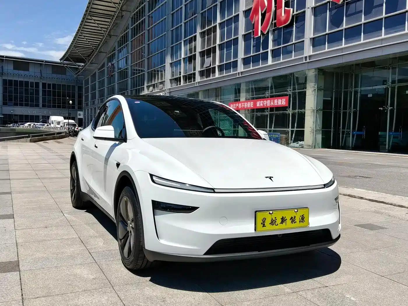 Model Y 2026 Rear-Wheel Drive — миниатюра 2