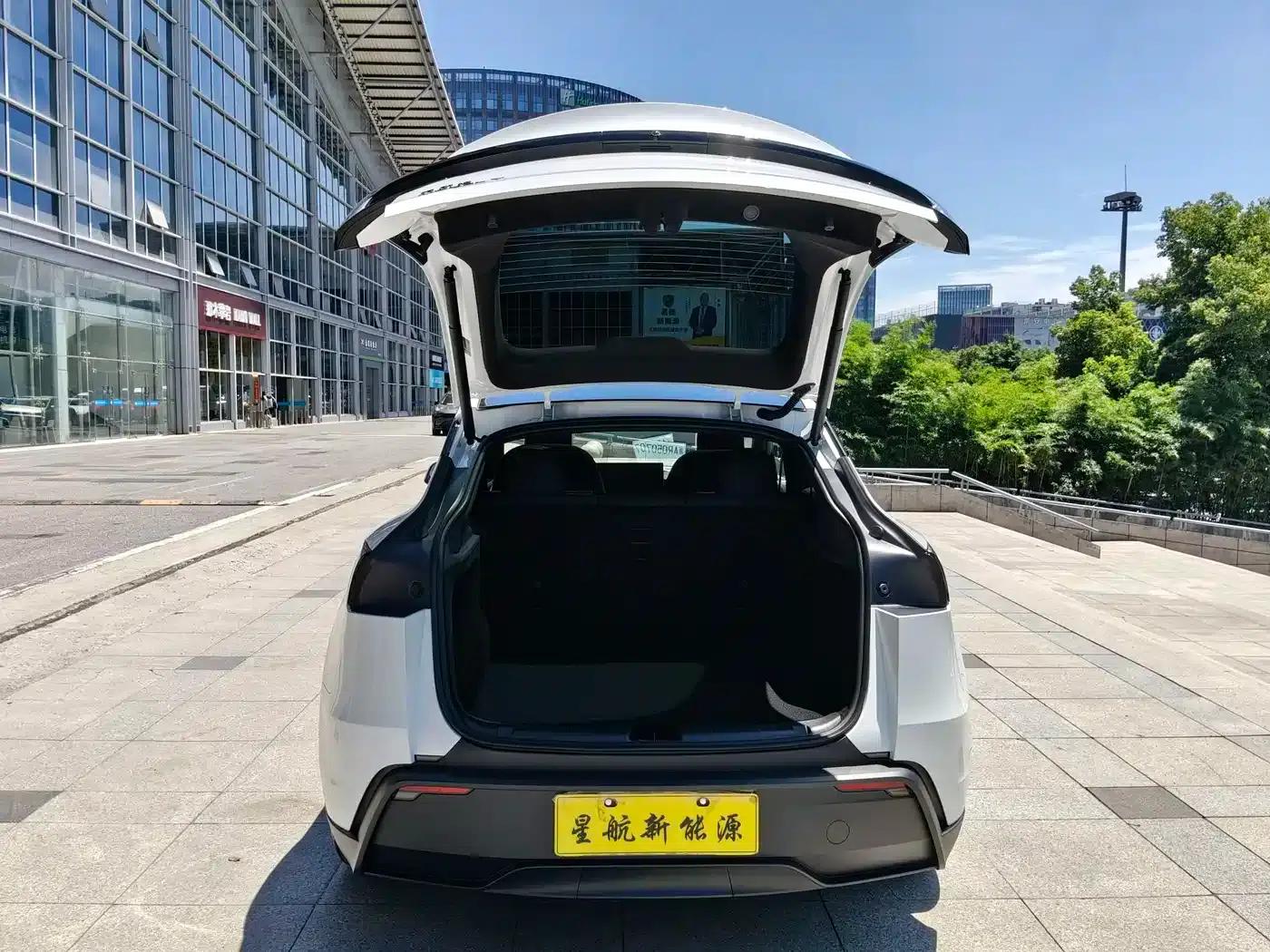 Model Y 2026 Rear-Wheel Drive — миниатюра 11
