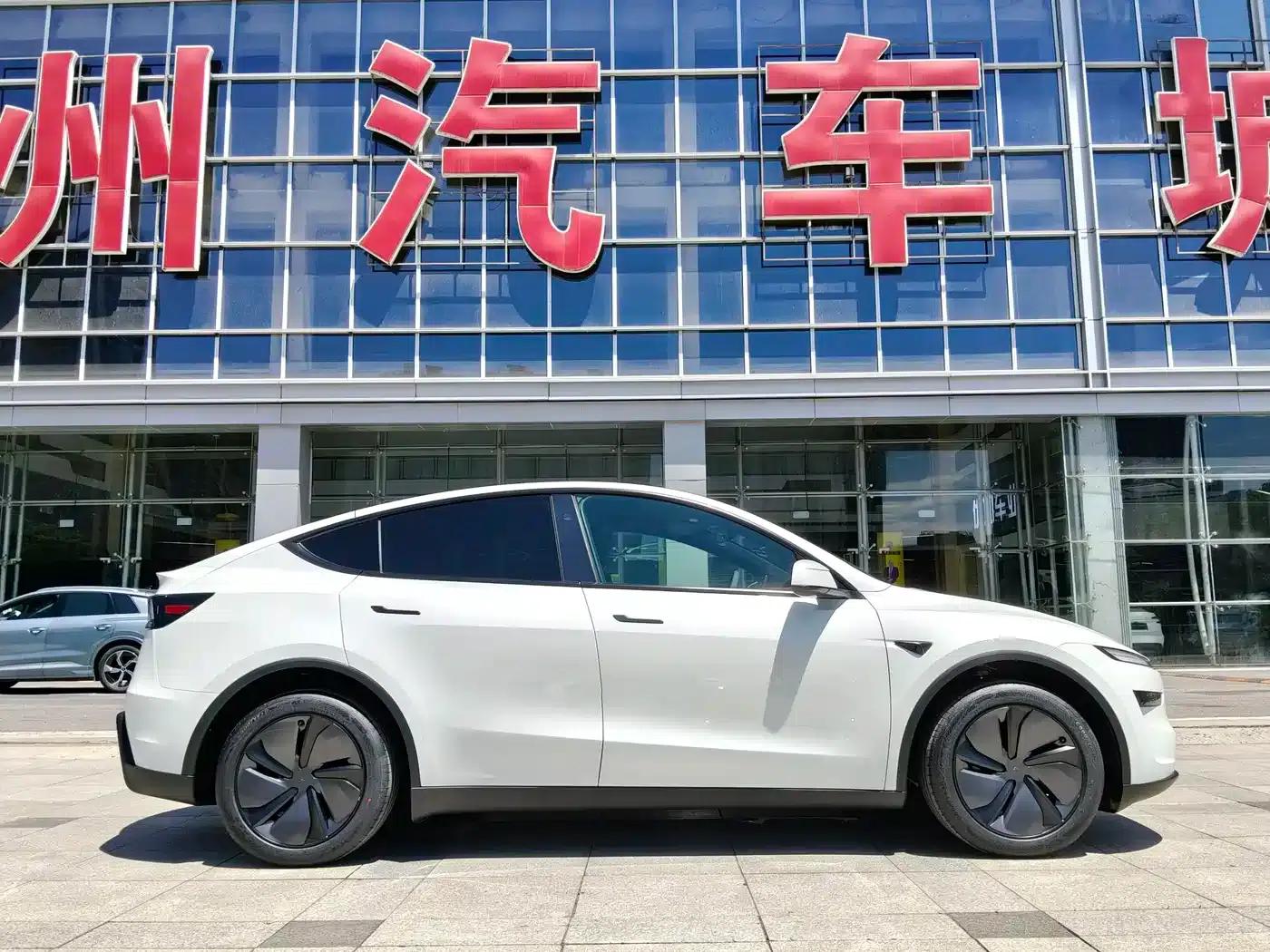 Model Y 2026 Rear-Wheel Drive — миниатюра 4