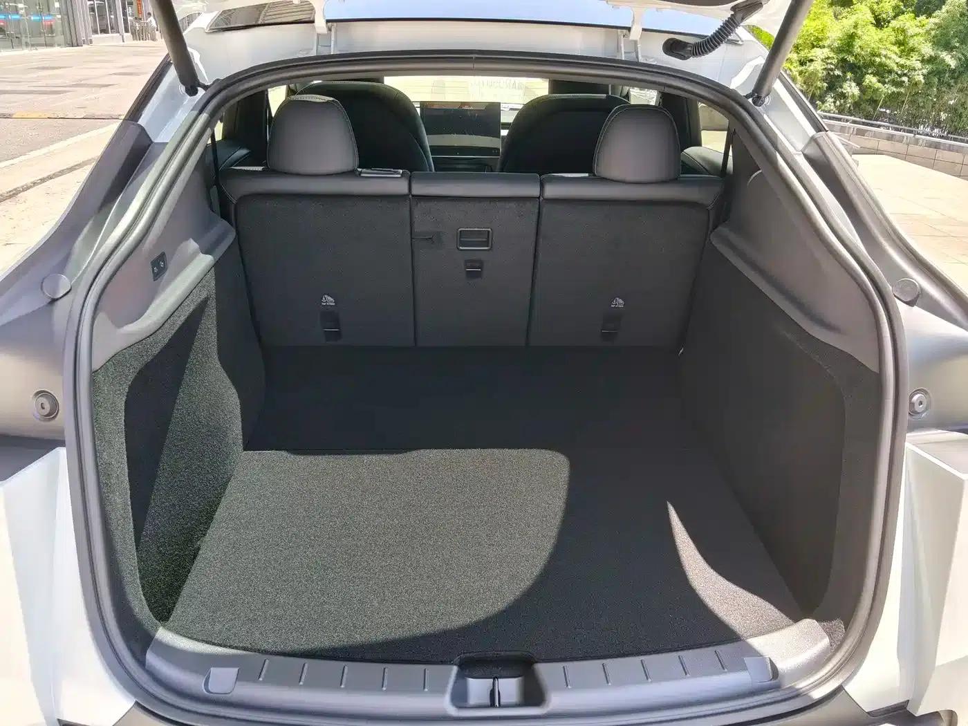 Model Y 2026 Rear-Wheel Drive — миниатюра 6