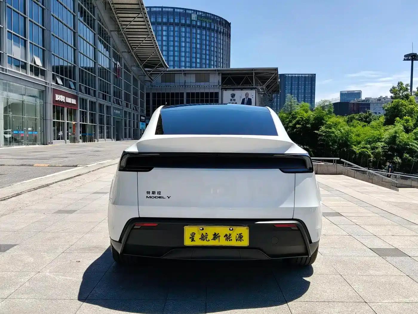 Model Y 2026 Rear-Wheel Drive — миниатюра 8