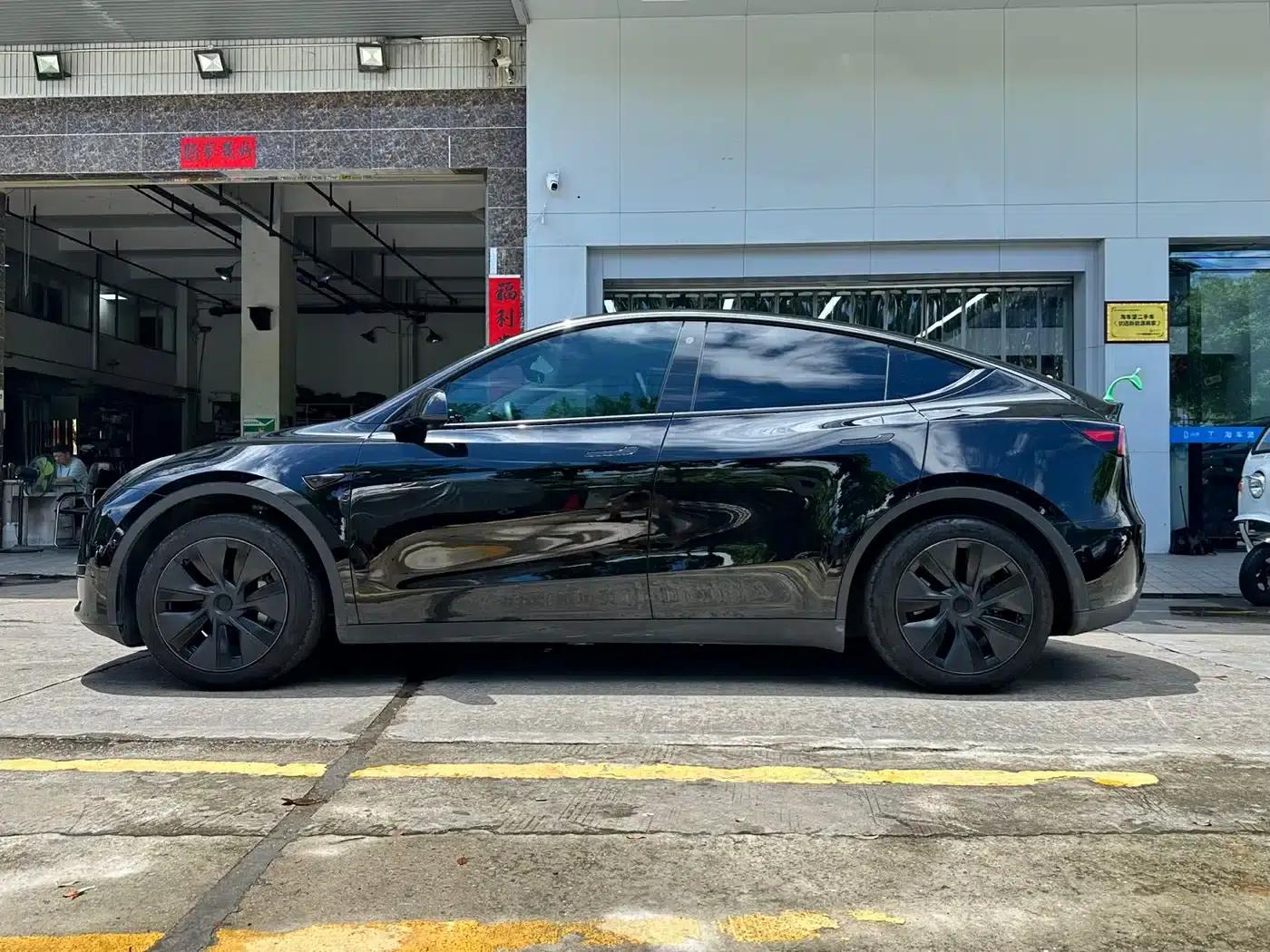 Model Y 2023 Rear-Wheel Drive — миниатюра 2
