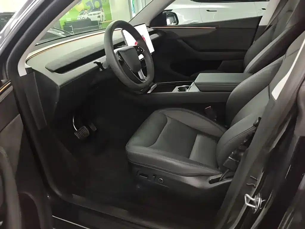 Model Y 2025 Long Range All-Wheel Drive First Edition — миниатюра 15