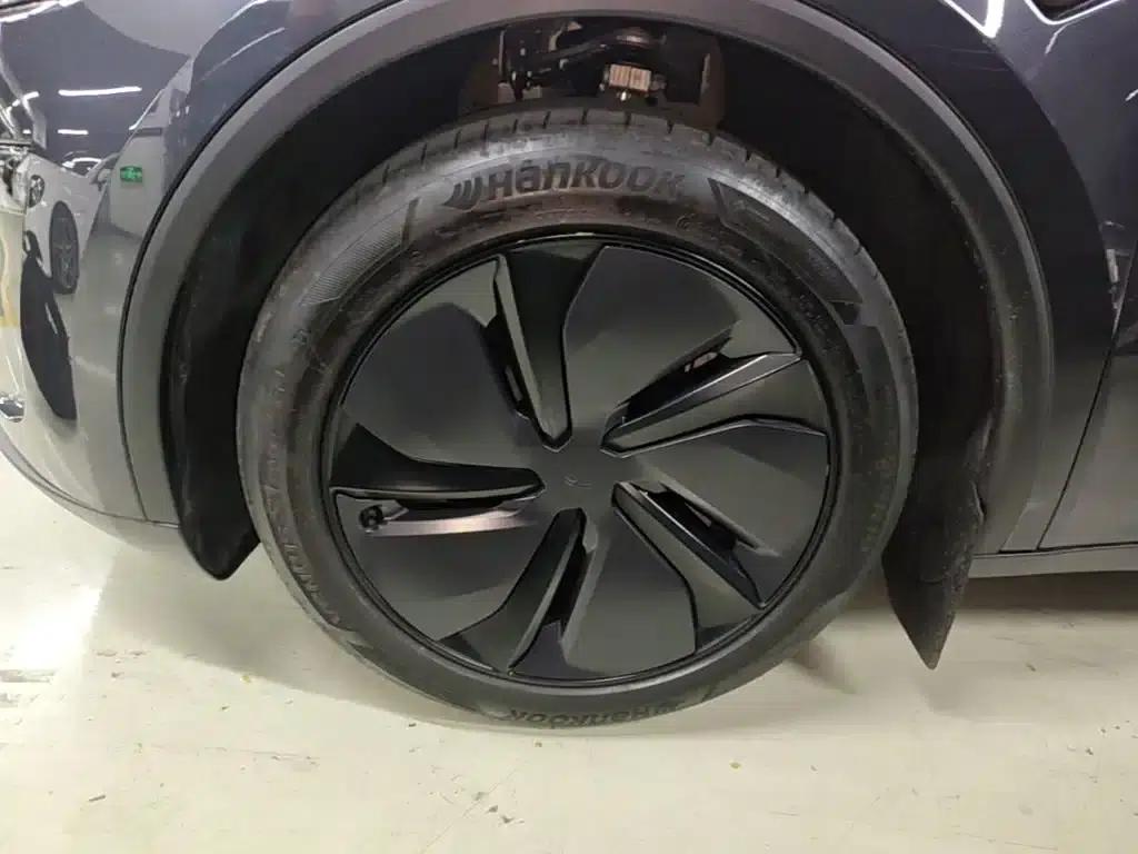 Model Y 2025 Long Range All-Wheel Drive First Edition — миниатюра 23