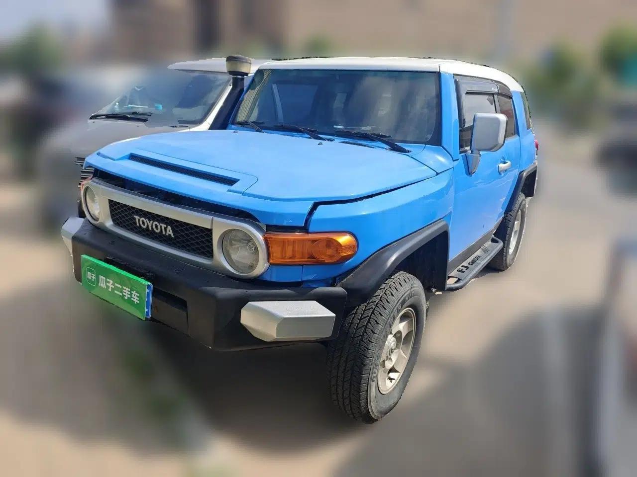 Toyota FJ Cruiser 2011 4.0L — миниатюра 1