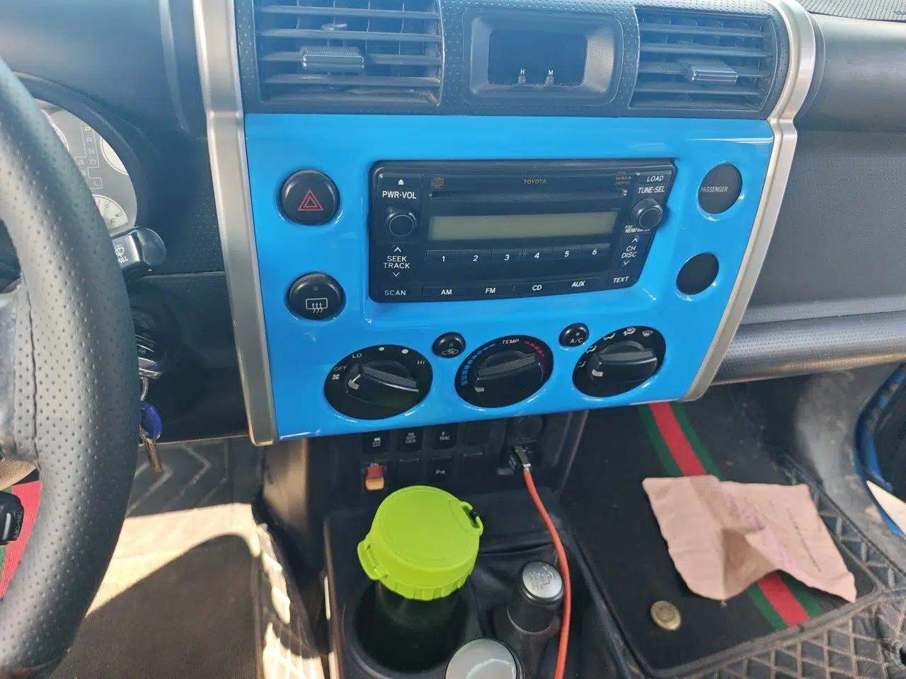 Toyota FJ Cruiser 2011 4.0L — миниатюра 13