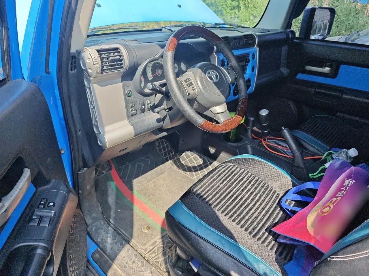 Toyota FJ Cruiser 2011 4.0L — миниатюра 16