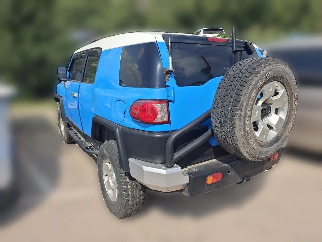 Toyota FJ Cruiser 2011 4.0L — миниатюра 4