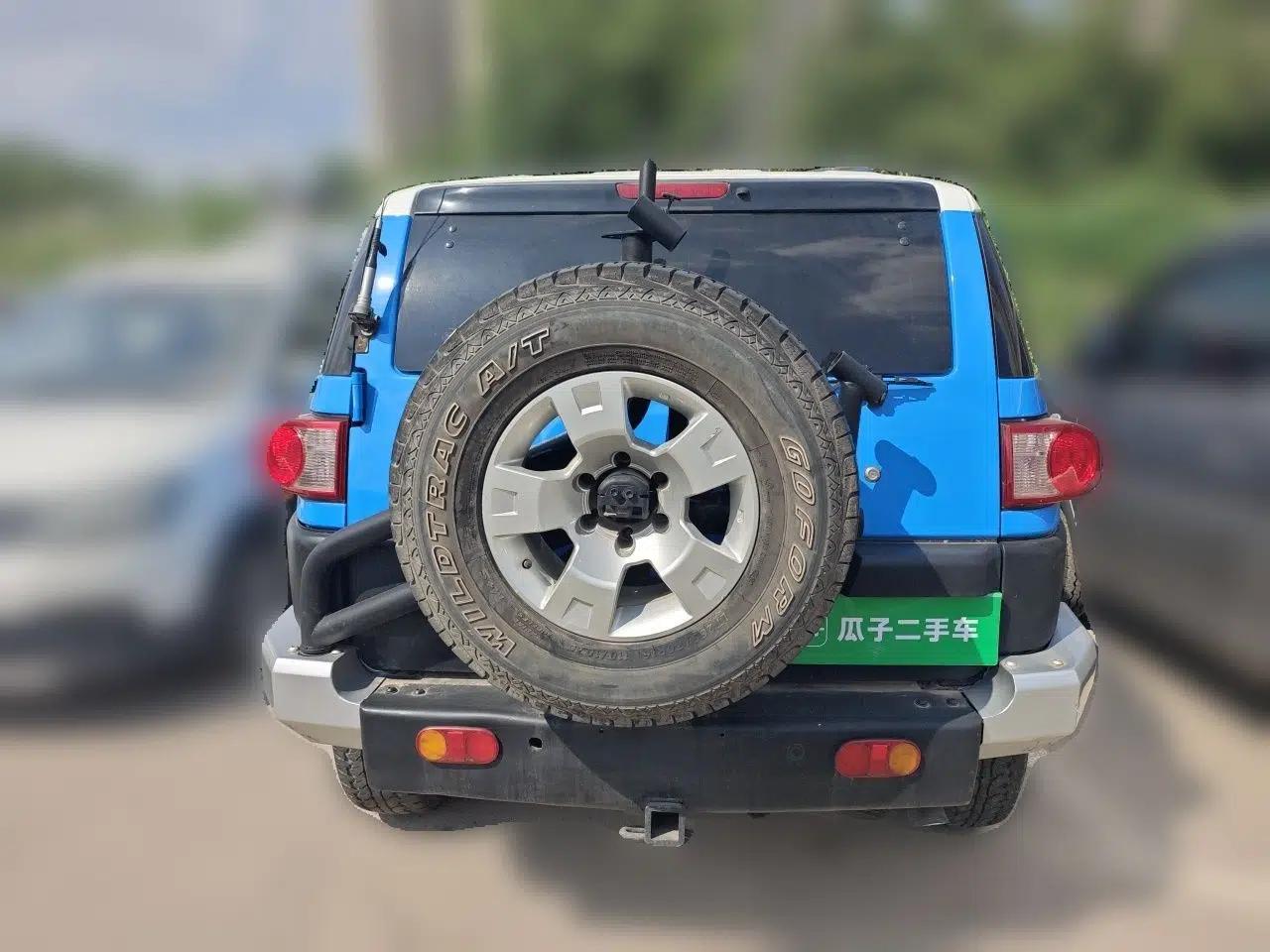 Toyota FJ Cruiser 2011 4.0L — миниатюра 5