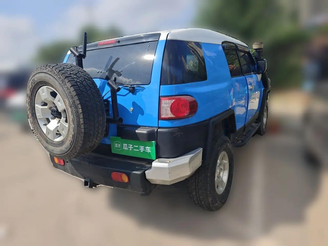 Toyota FJ Cruiser 2011 4.0L — миниатюра 6