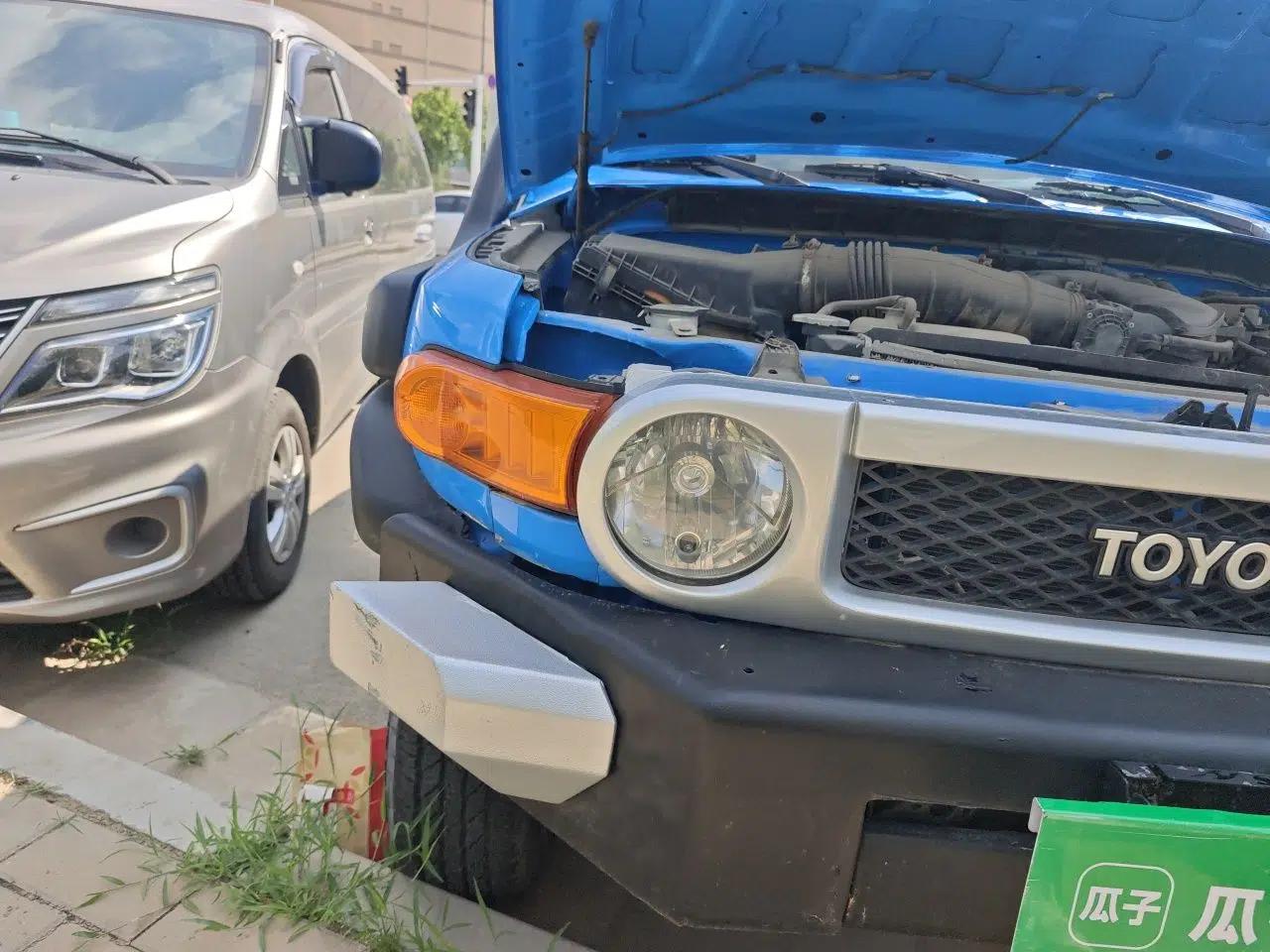 Toyota FJ Cruiser 2011 4.0L — миниатюра 7