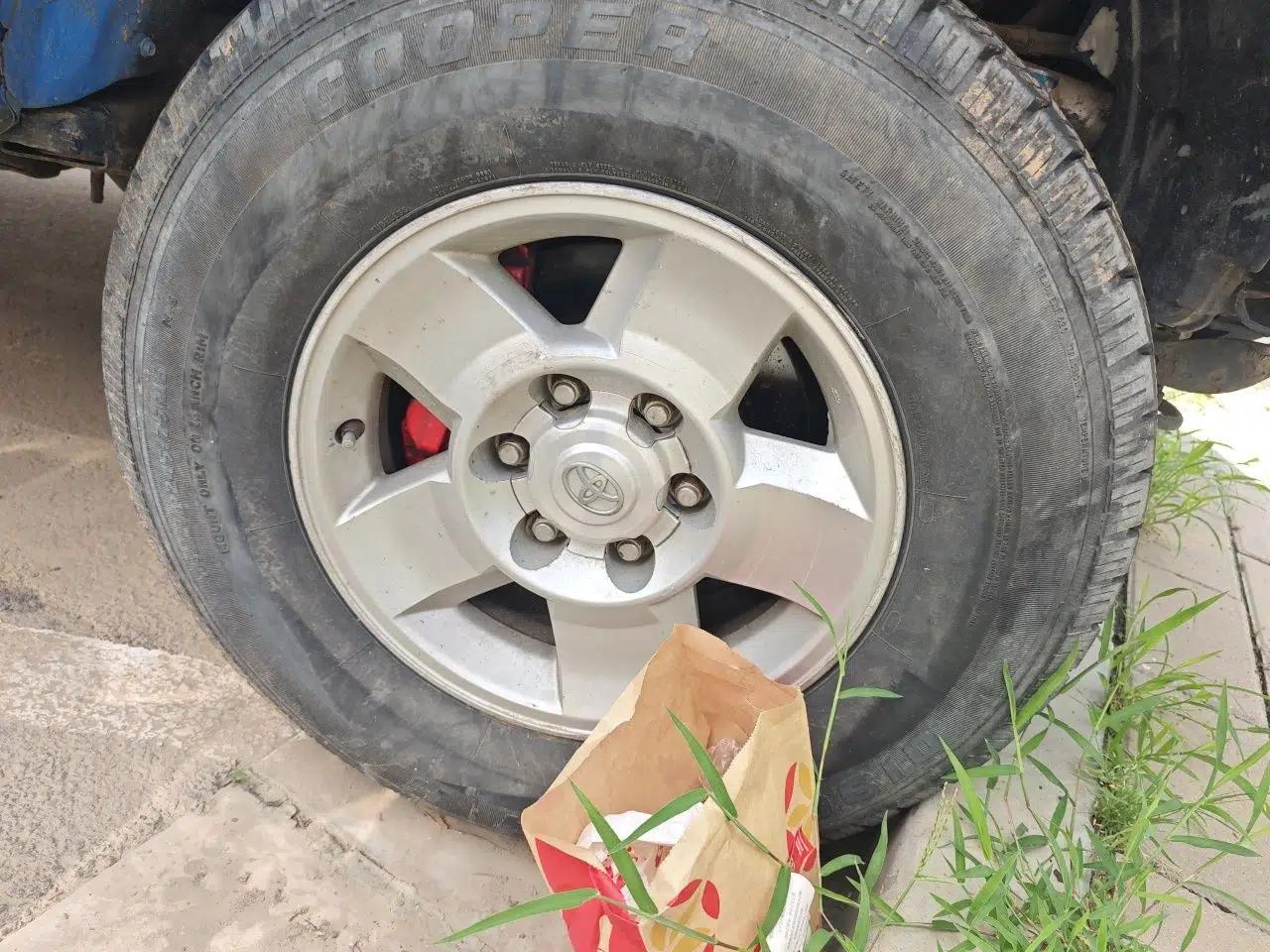Toyota FJ Cruiser 2011 4.0L — миниатюра 8