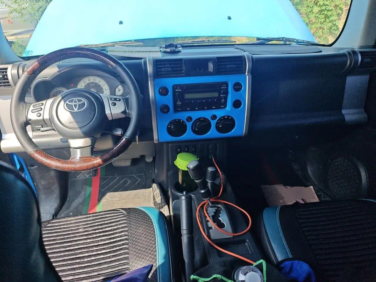 Toyota FJ Cruiser 2011 4.0L — миниатюра 9