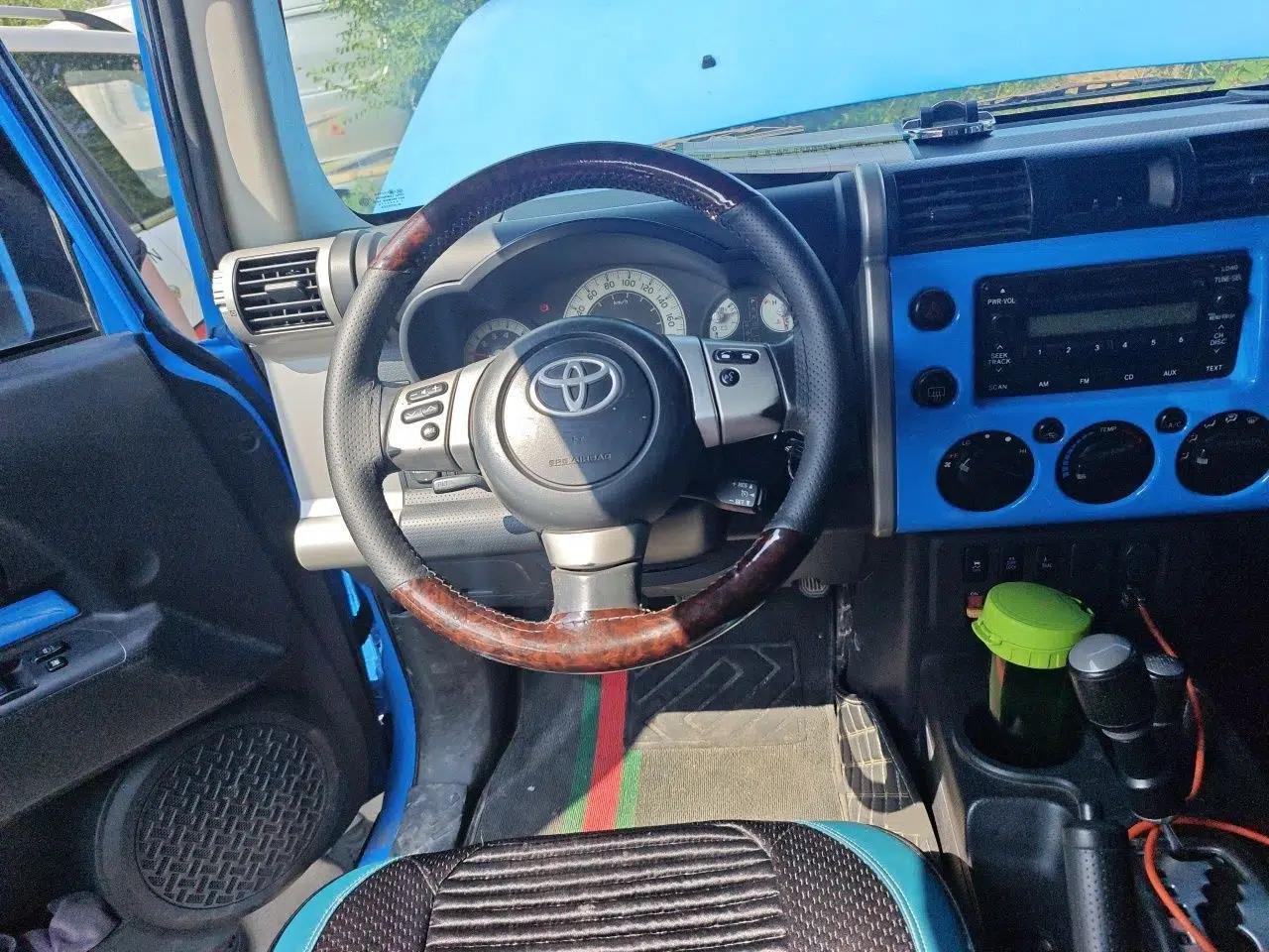 Toyota FJ Cruiser 2011 4.0L — миниатюра 10