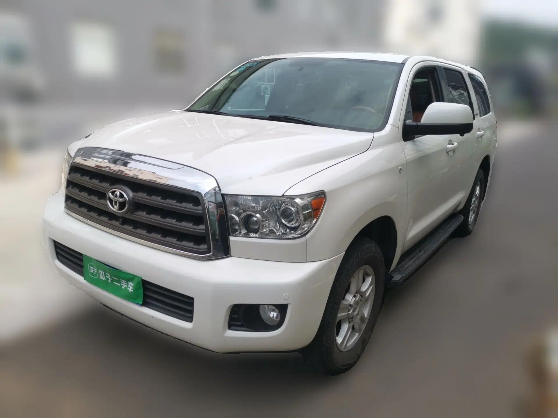 Toyota Sequoia 2015 Redwood 5.7L automatic 7-seater — миниатюра 1