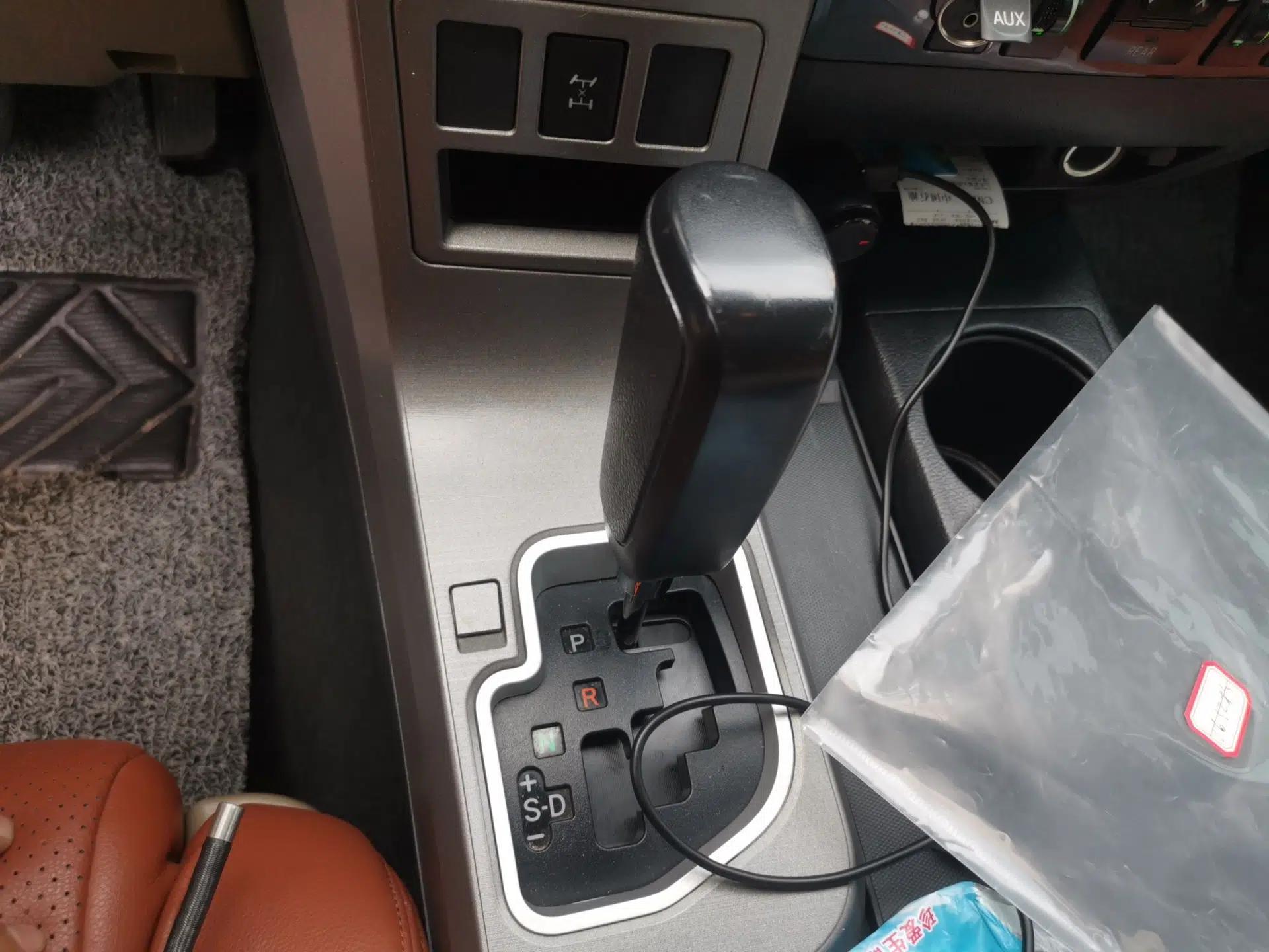 Toyota Sequoia 2015 Redwood 5.7L automatic 7-seater — миниатюра 14