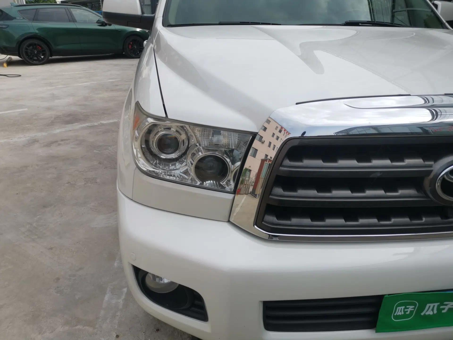 Toyota Sequoia 2015 Redwood 5.7L automatic 7-seater — миниатюра 7