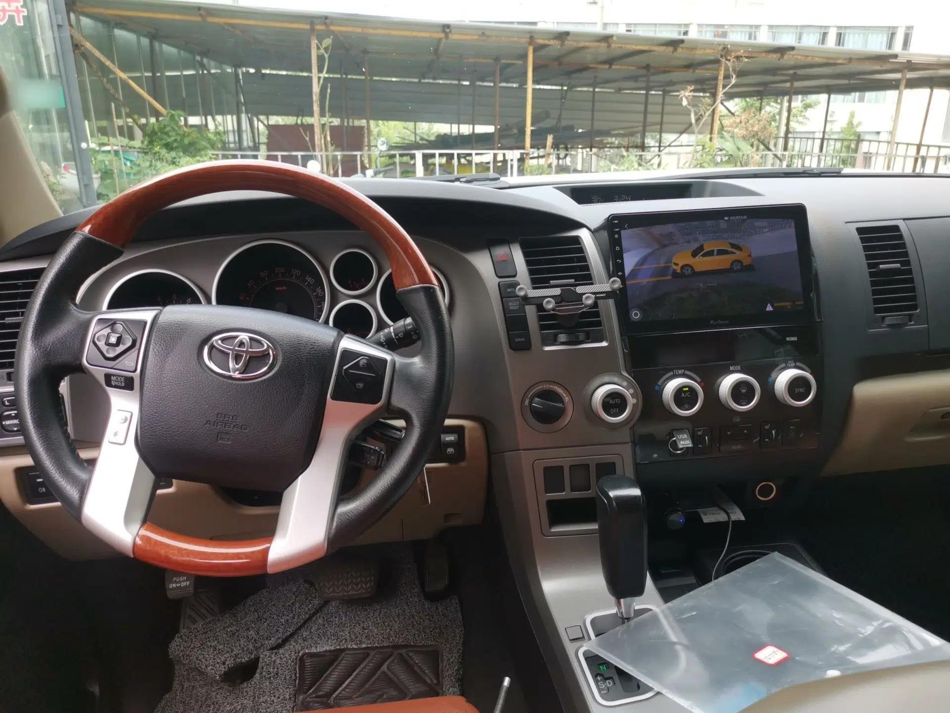 Toyota Sequoia 2015 Redwood 5.7L automatic 7-seater — миниатюра 9