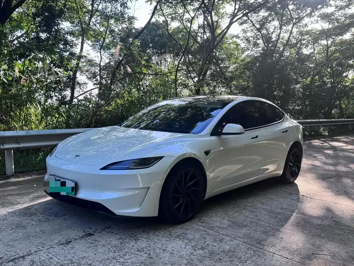 Model 3 2024 Performance All-Wheel Drive — миниатюра 1