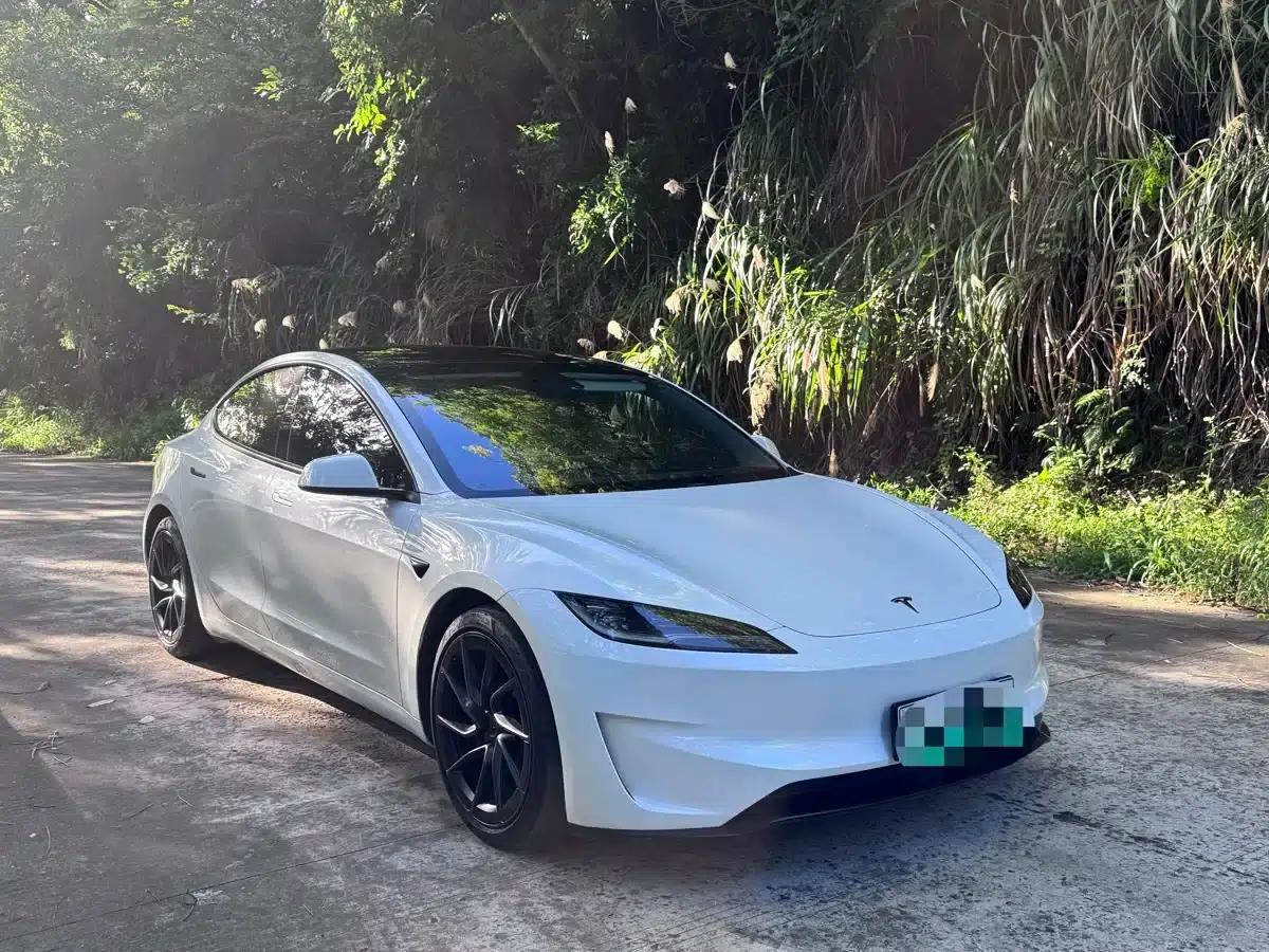 Model 3 2024 Performance All-Wheel Drive — миниатюра 3