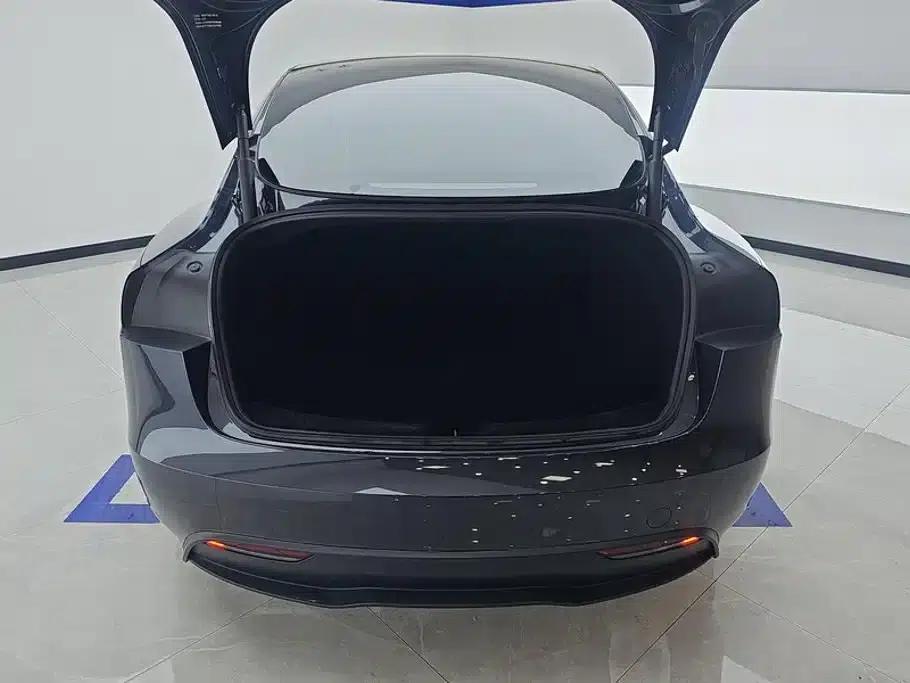 Model 3 2025 Rear-Wheel Drive — миниатюра 4