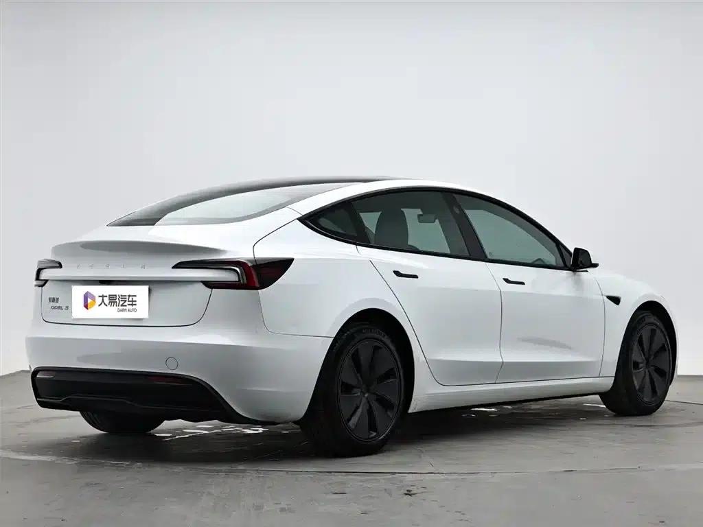 Model 3 2023 Rear-Wheel Drive — миниатюра 3