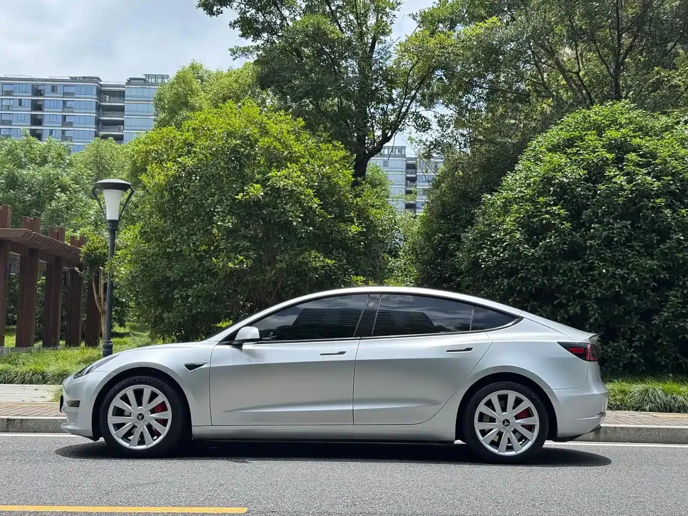 Model 3 2022 Rear-Wheel Drive — миниатюра 3