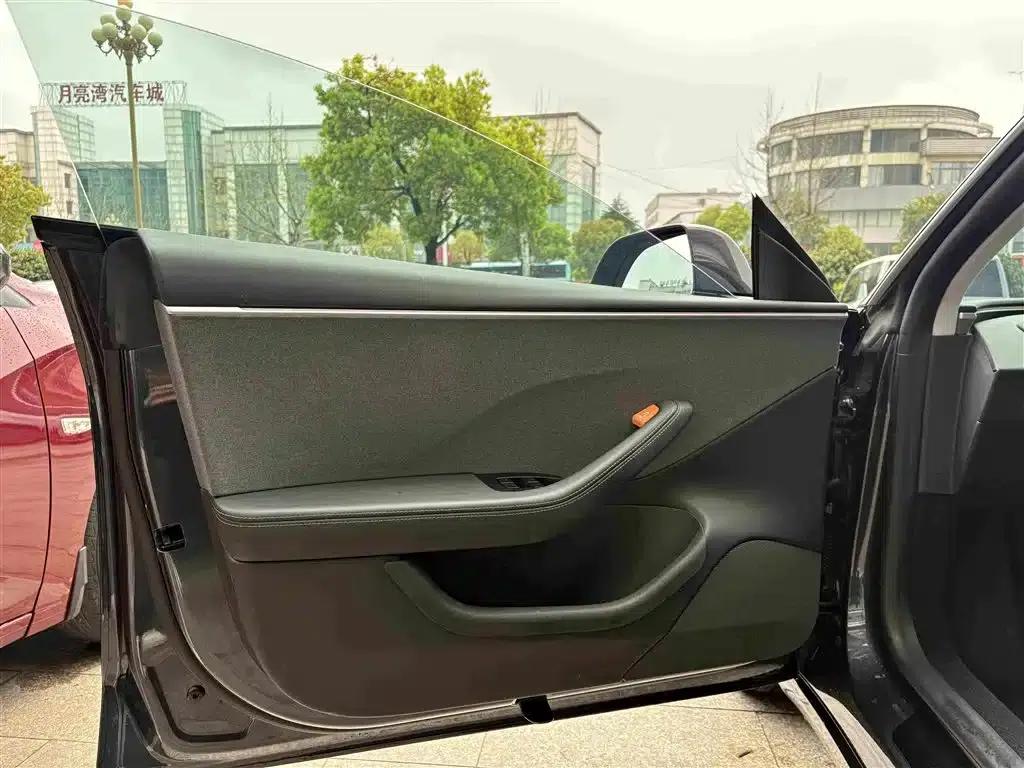Model 3 2025 Rear-Wheel Drive — миниатюра 5